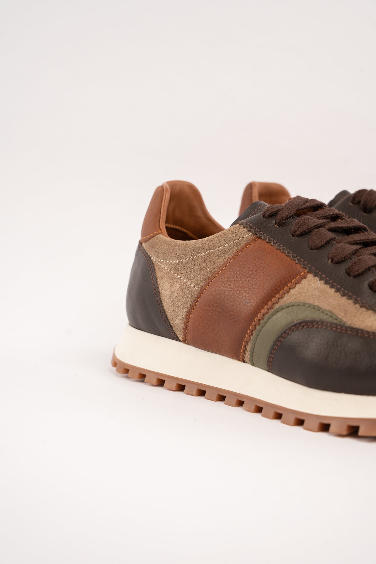 BROWN MIXED COLOR SNEAKER