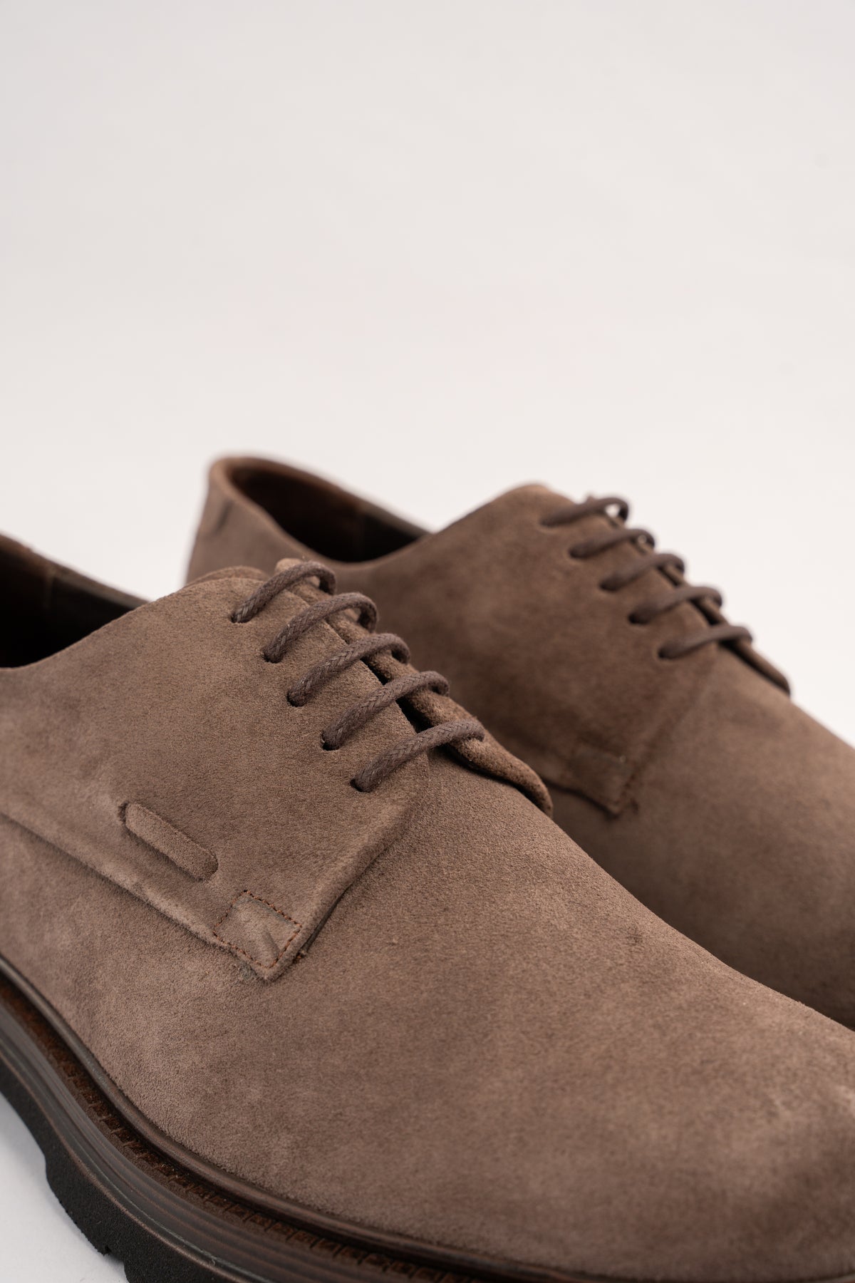 MOCHA SUEDE DERBY SHOE