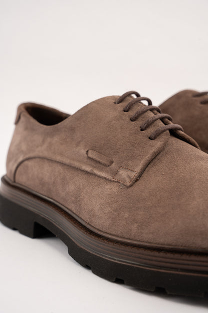 MOCHA SUEDE DERBY SHOE