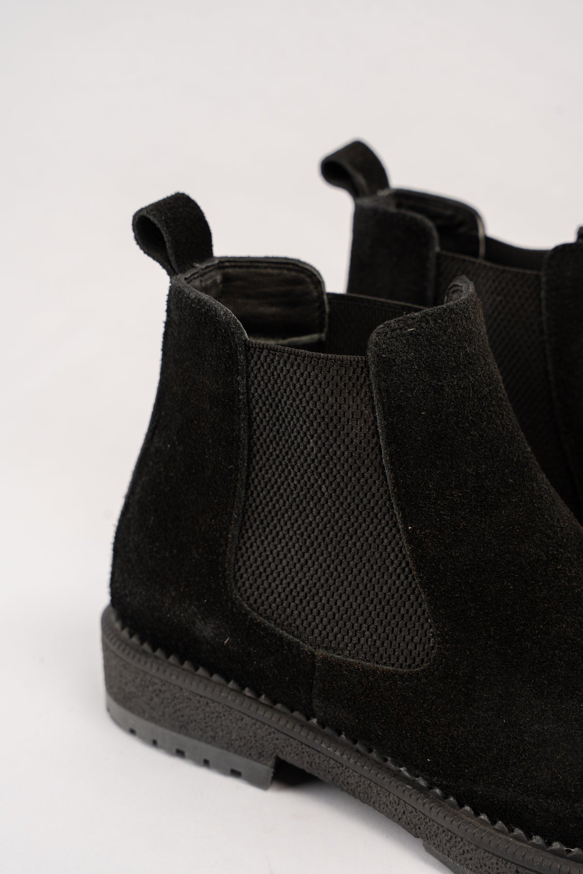 BLACK TIMELESS SUEDE BOOTS