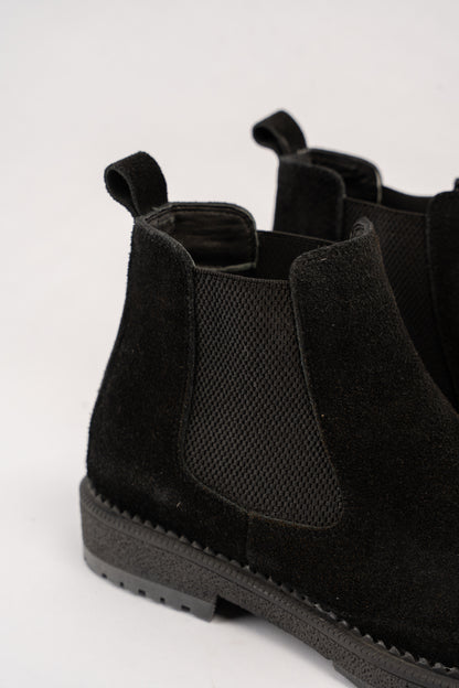 BLACK TIMELESS SUEDE BOOTS