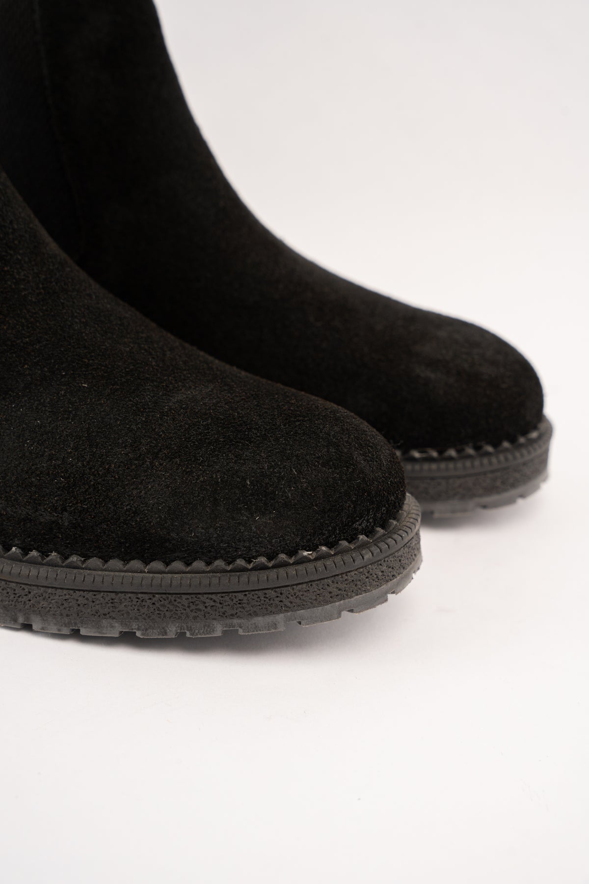 BLACK TIMELESS SUEDE BOOTS