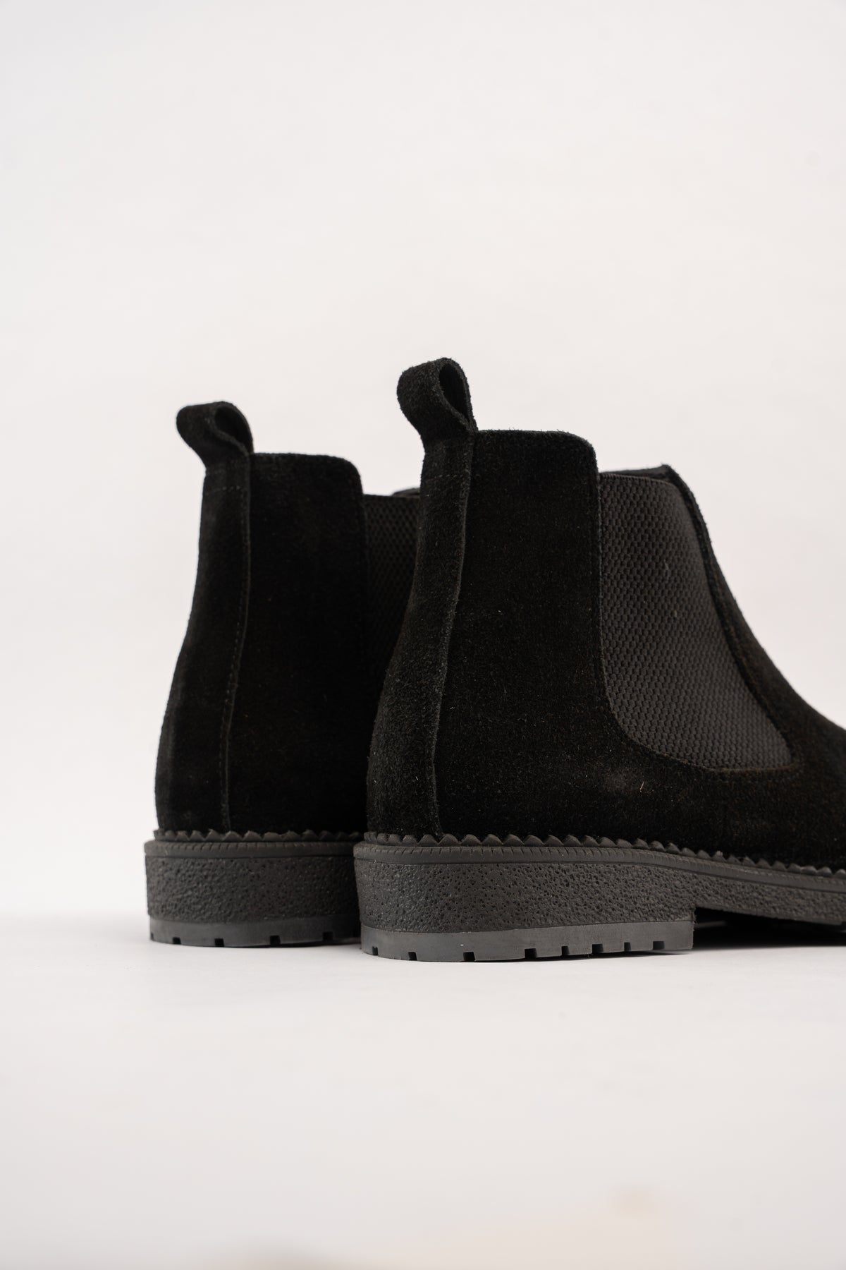 BLACK TIMELESS SUEDE BOOTS