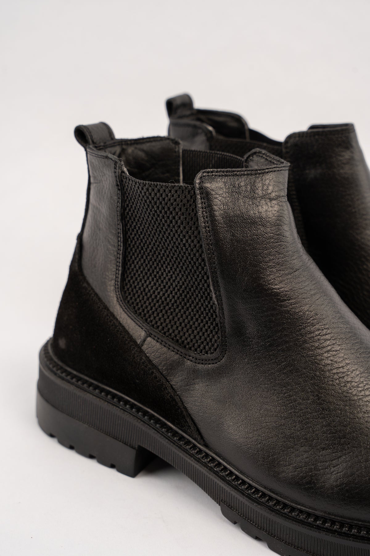 BLACK URBAN LEATHER BOOTS