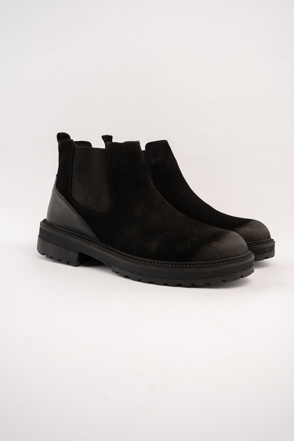 BLACK URBAN SUEDE BOOTS