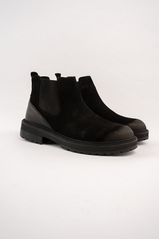 BLACK URBAN SUEDE BOOTS