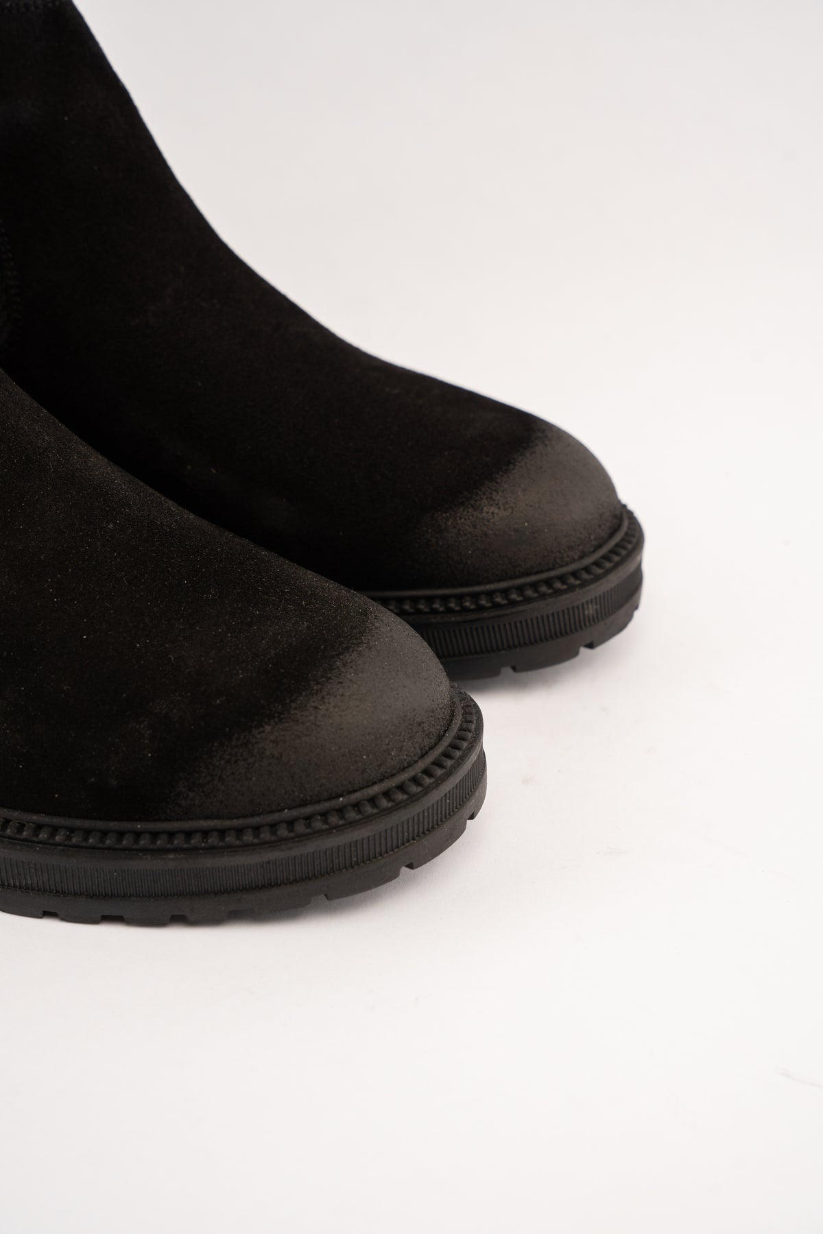 BLACK URBAN SUEDE BOOTS