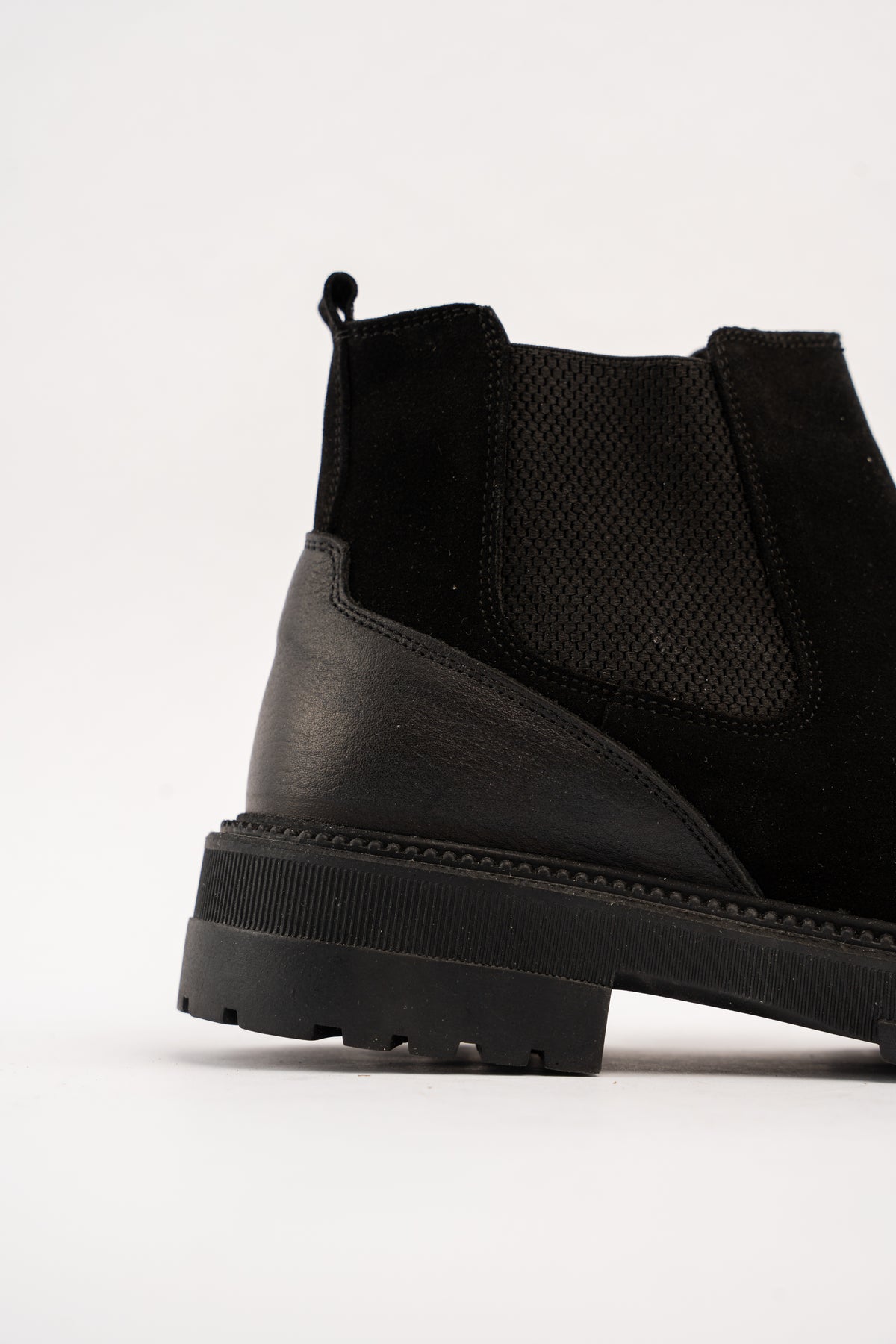 BLACK URBAN SUEDE BOOTS