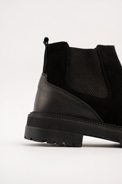 BLACK URBAN SUEDE BOOTS