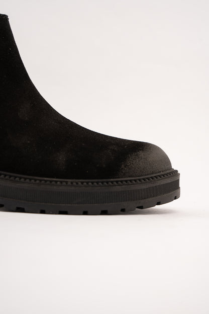BLACK URBAN SUEDE BOOTS