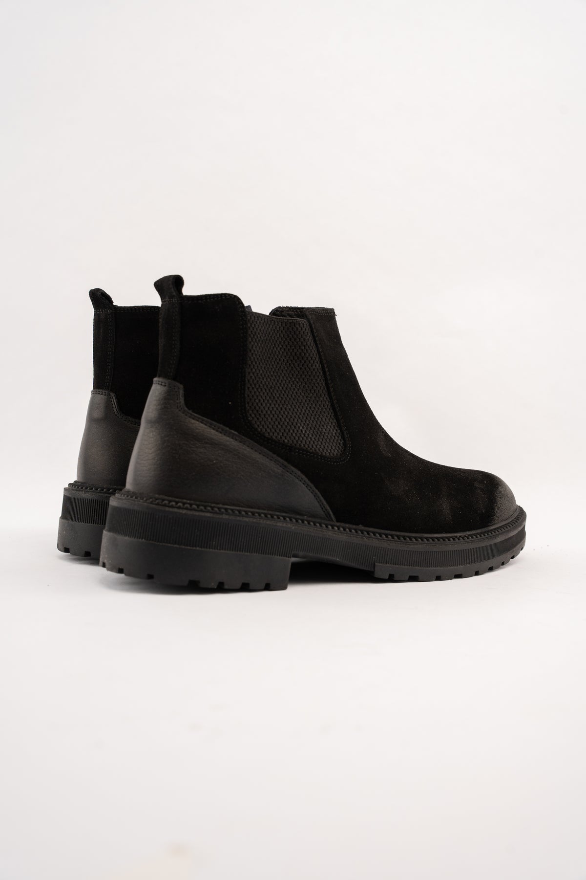 BLACK URBAN SUEDE BOOTS