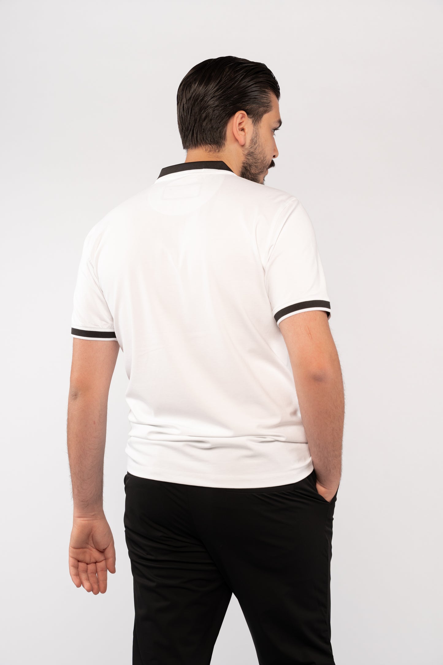 WHITE BLACK COLLAR ZIPPER POLO