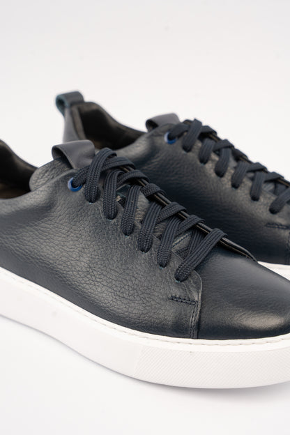 NAVY REFINED SNEAKER