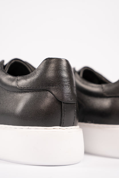 BLACK LEATHER VERSATILE ELASTIC SNEAKER