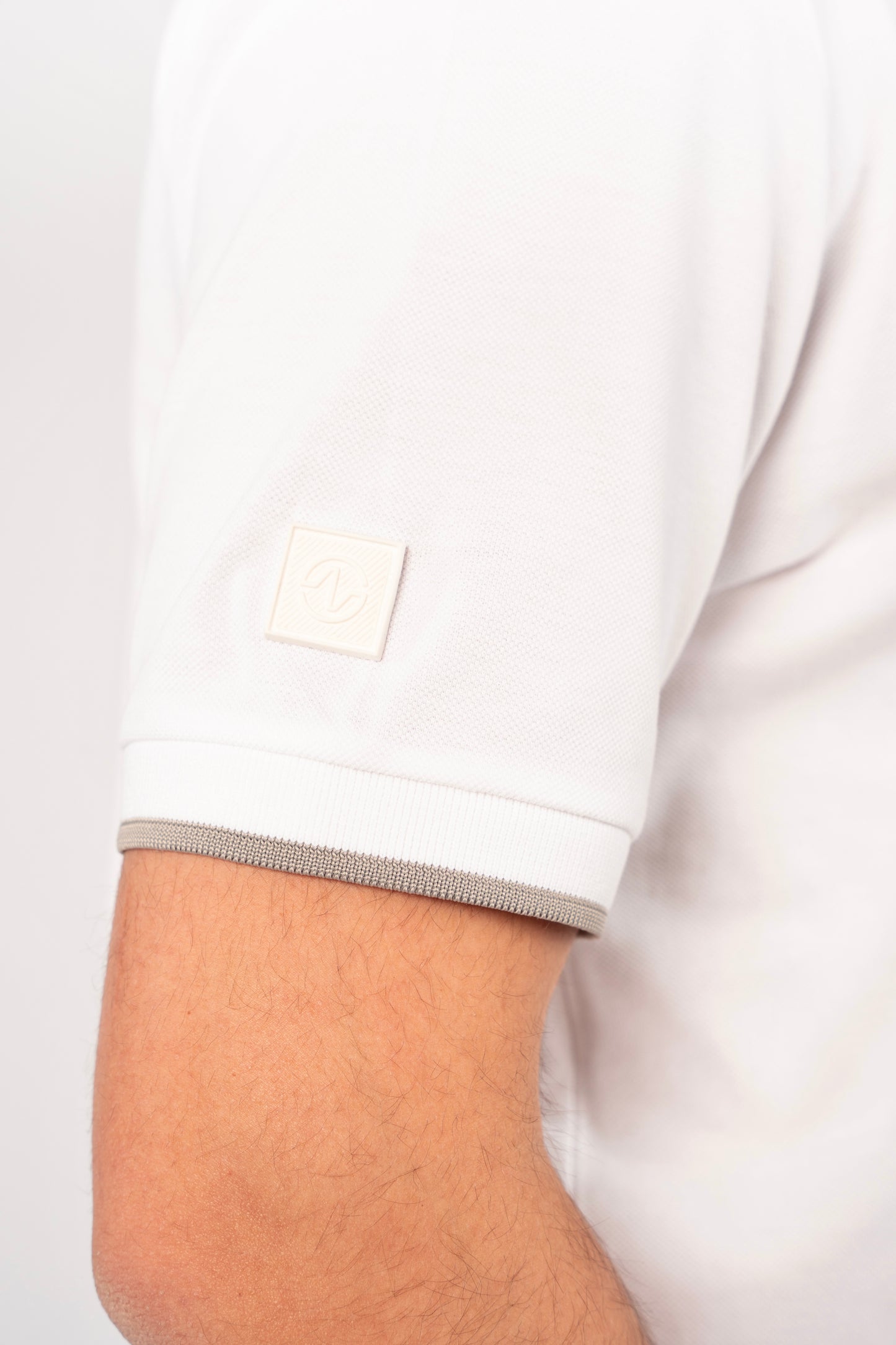 WHITE GREY LINE ZIPPER POLO